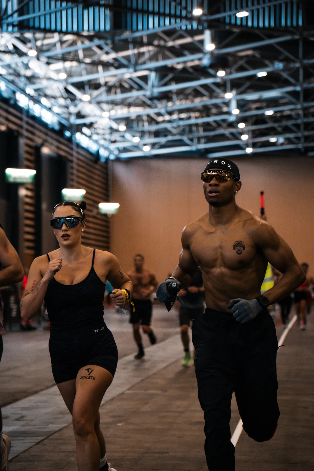 Duo en course pendant le HYROX Lyon 2026